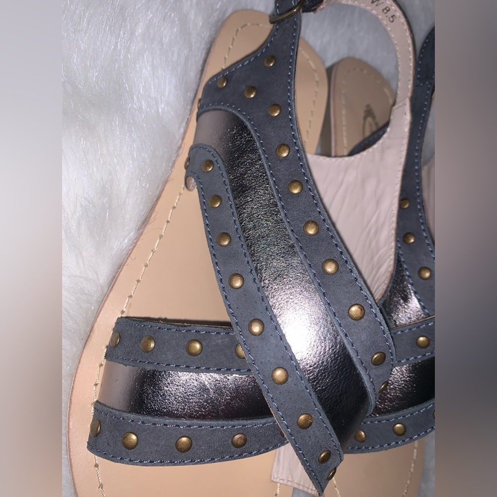 Joyfolie Women’s Sandals - Size 8.5 - New never worn - smoke free pet free home